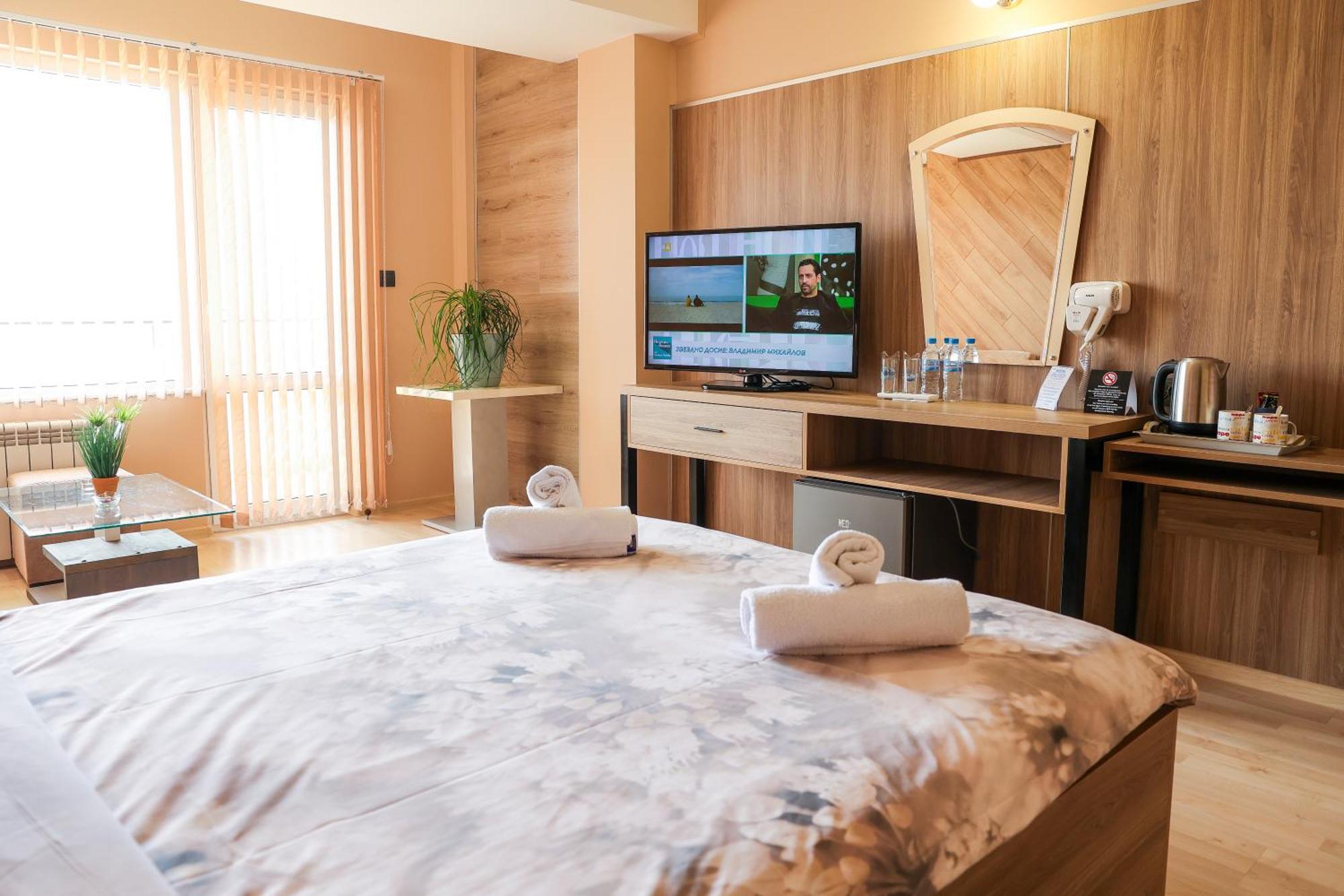 Family Hotel ゴツェ・デルチェフ エクステリア 写真