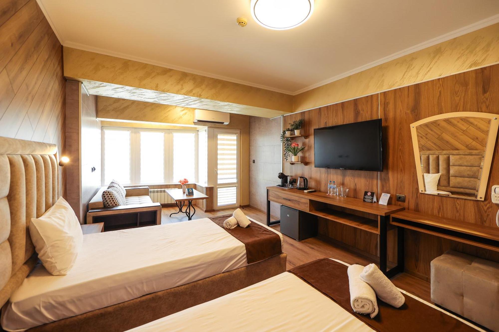 Family Hotel ゴツェ・デルチェフ エクステリア 写真